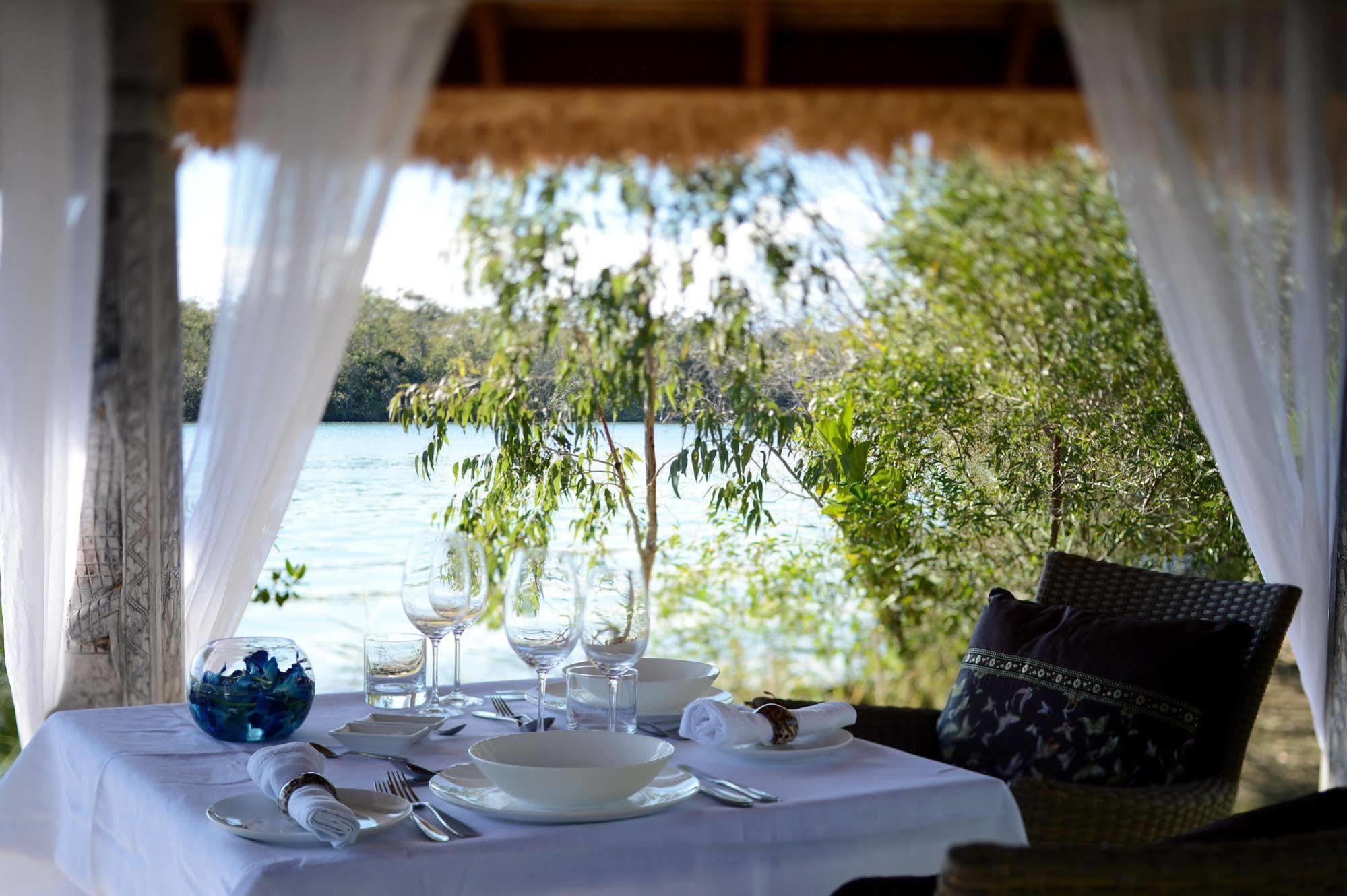 Отель Makepeace Island Noosa North Shore Экстерьер фото